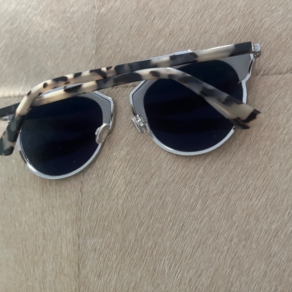 Dior Sunglasses - Picture 8 of 9